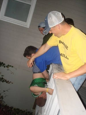 mefallingoffjoesdeckatthebuenobash092.jpg
